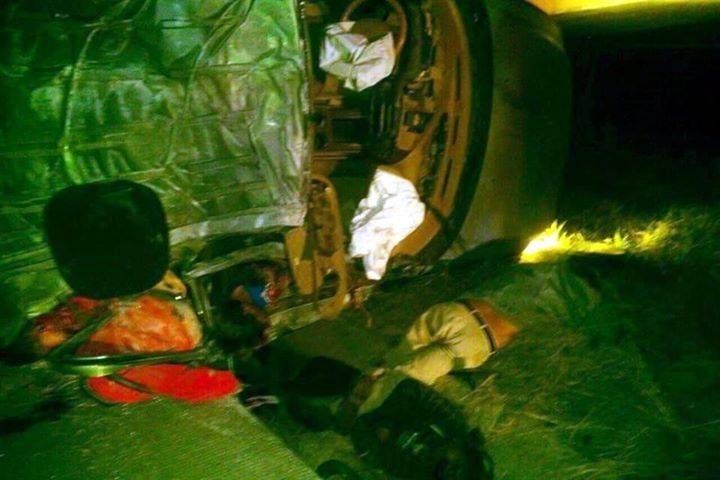 Seis muertos y una más mueren en el hospital en accidente automovilístico en la entrada de Tepetlaoxtoc.