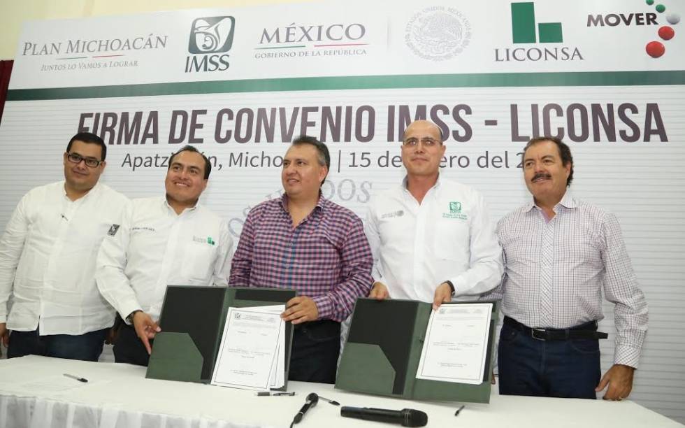 Sedesol entrega programas sociales en Apatzingán; 12 lecherías más en 2015
