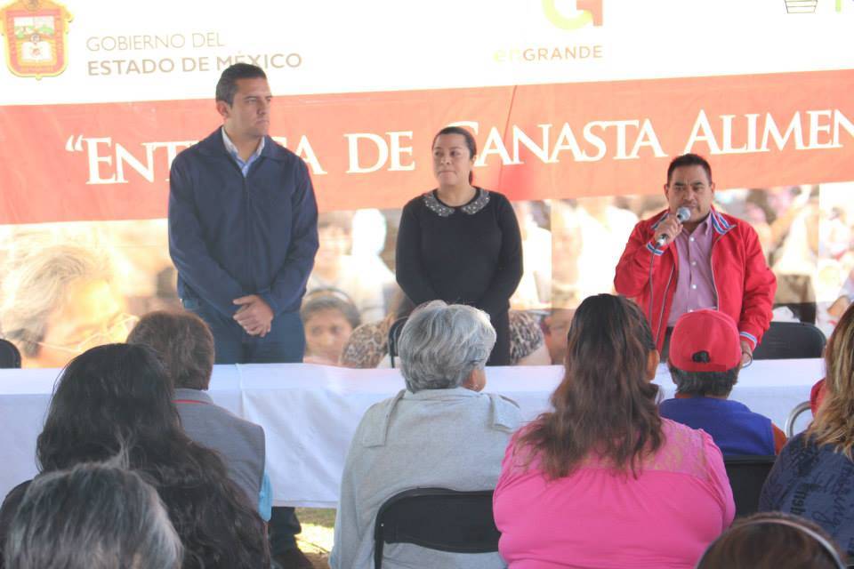 El presidente municipal de Chicoloapan, Mario Rojas Hernández, entregó 9 mil despensas dentro del programa canasta básica alimentaria municipal