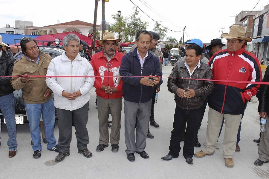  Los habitantes de San Jerónimo Amanalco en Texcoco, estrenan dos calles pavimentadas
