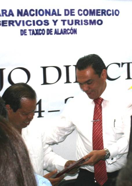 Alberto López Rosas, candidato del partido Humanista, se reunió con empresarios de Taxco