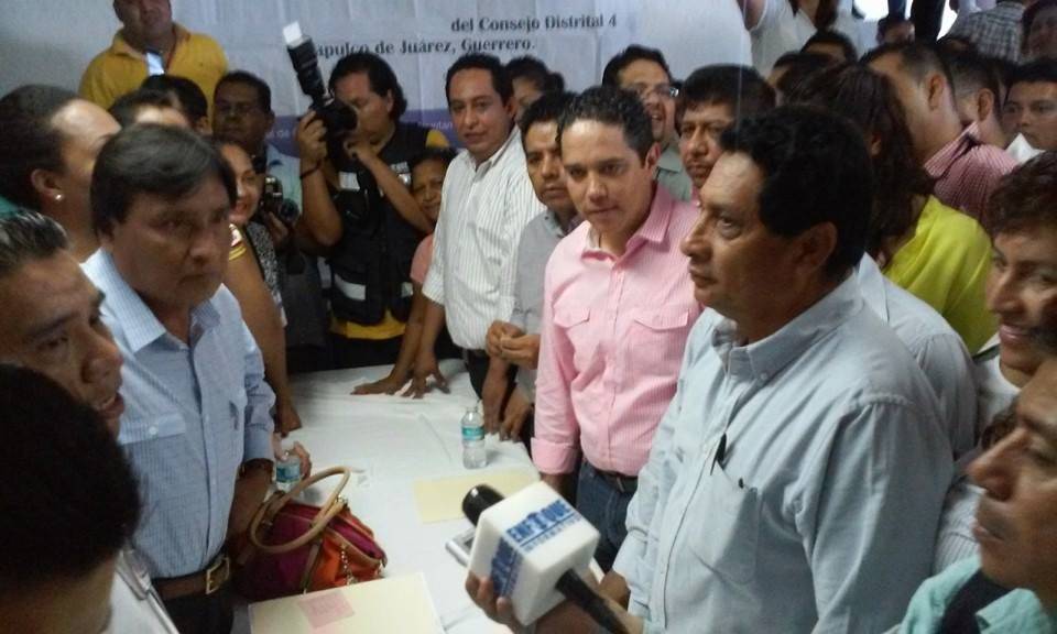 Se registra Evodio Velázquez; pugna PRD por un cambio radical en Acapulco 