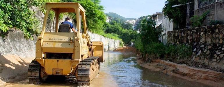 Gobierno de Acapulco tiene 80% de avance
con la limpieza manual de canales pluviales