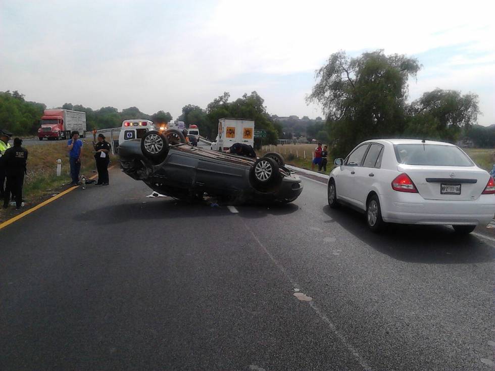 Falta accidente  en autopista México-Pirámides, muere una mujer y hay dos lesionados 