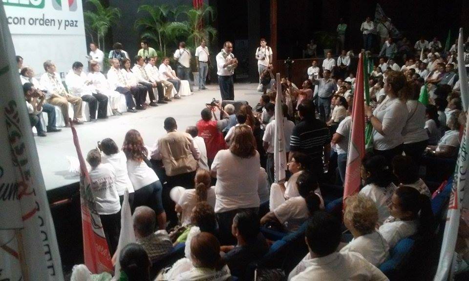 Recibe Astudillo Flores el apoyo de sindicalizados y arquitectos de Guerrero 