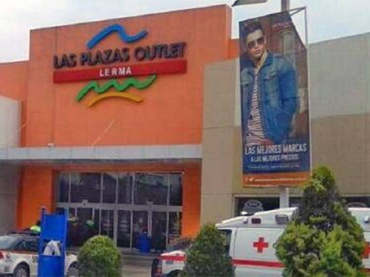 Balacera deja tres muertos en plaza comercial de Lerma