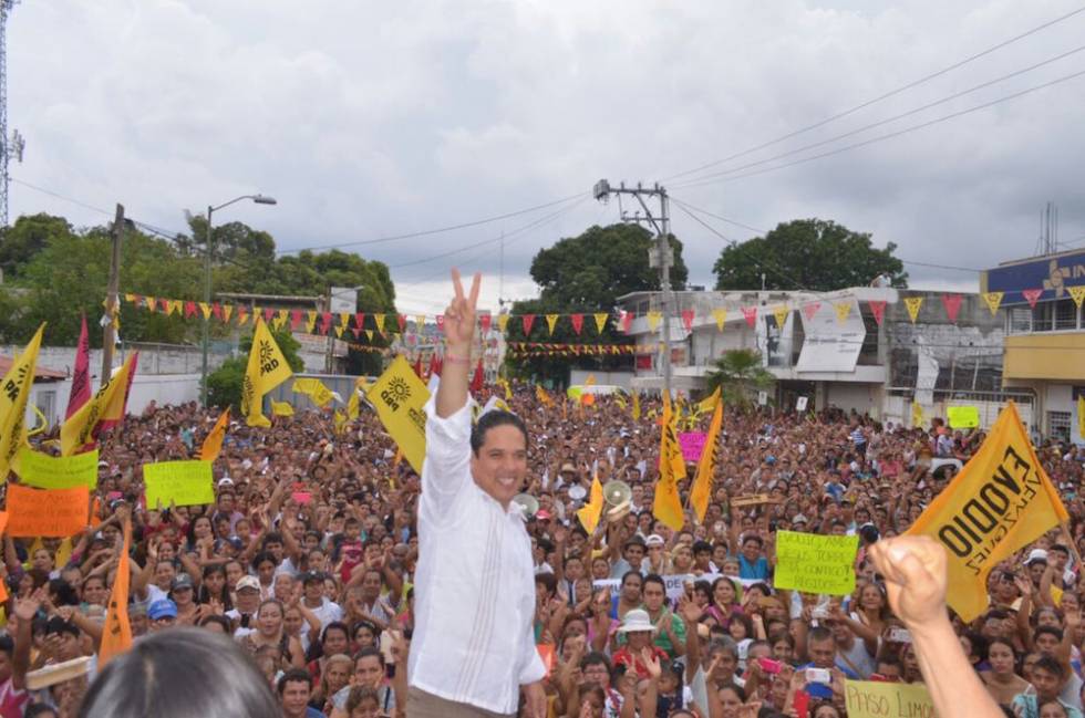 Miles celebran con Evodio triunfo en Acapulco 