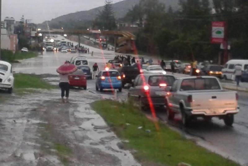 Encharcamientos, árboles y anuncios derribados, saldo de las lluvias en Chilpancingo: PC
