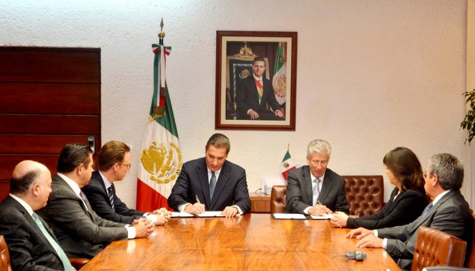 Firman SCT y gobierno de Puebla título de asignación para tren turístico