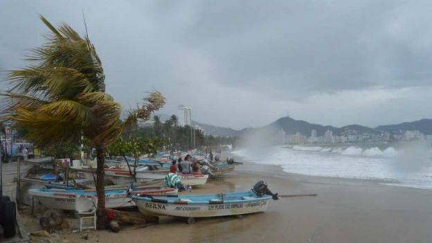 Dos ondas tropicales podrían convertirse en huracanes, alerta PC