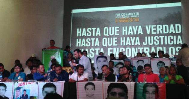 Padres de Ayotzinapa exigen reunión con Enrique Peña Nieto