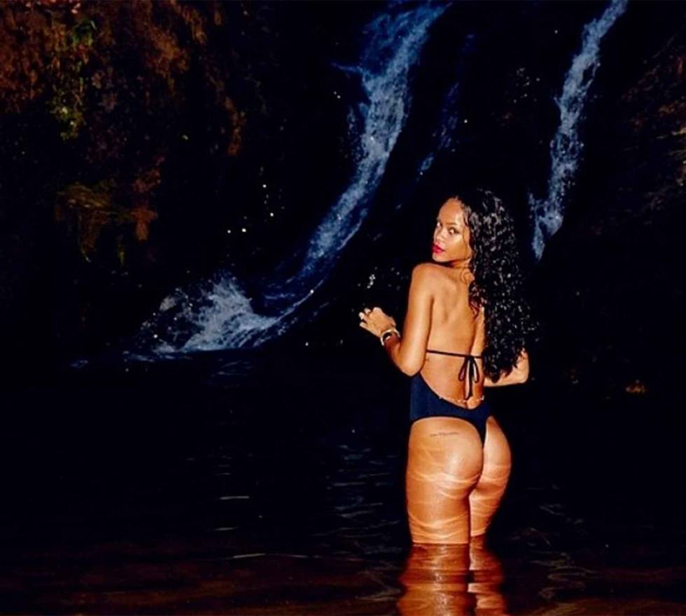 Rihanna comparte topless y sugestivas imágenes desde Río