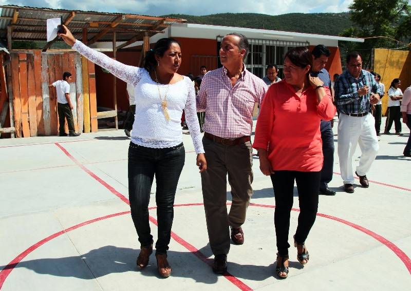 El secretario de educación recorre escuelas de nivel básico en Chilpancingo