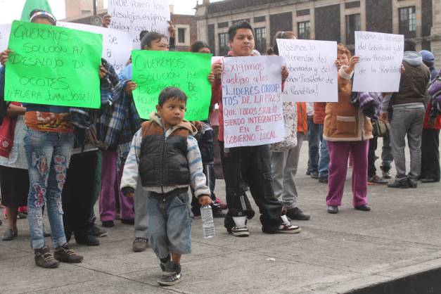 Más de 100 familias desalojas de los Reyes la Paz  esperan el apoyo del Gobierno del Estado de México.