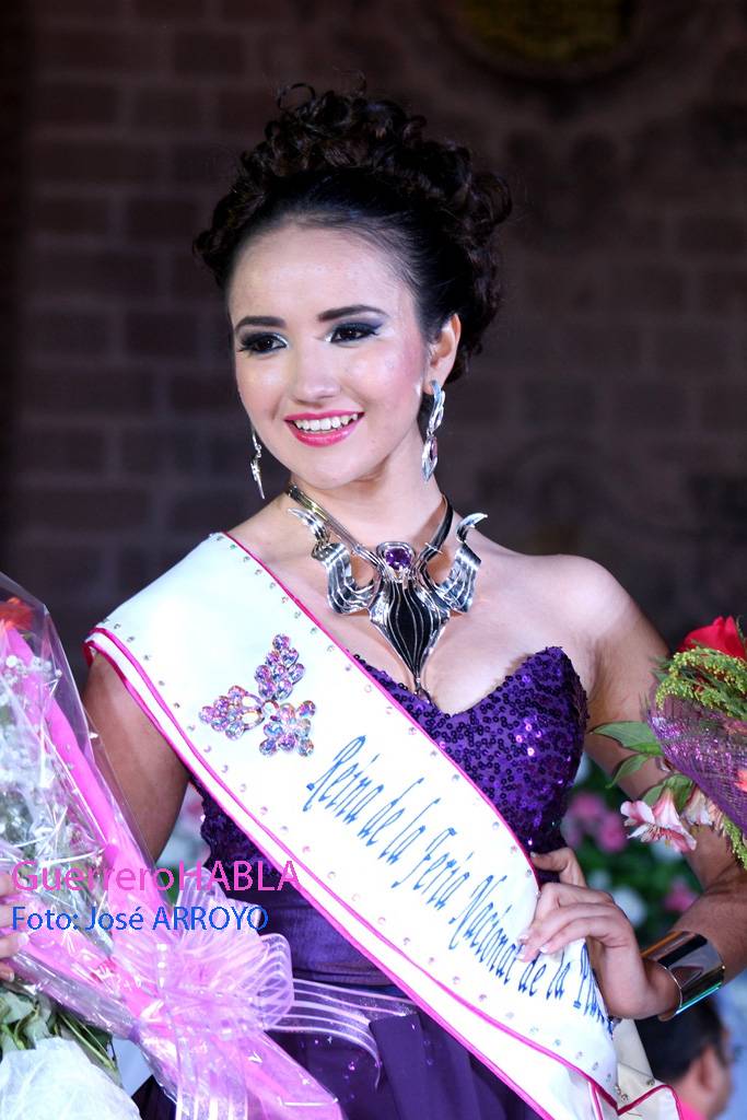 La joven taxqueña, Michelle Uribe, fue electa como reina de la Feria Nacional de la Plata 