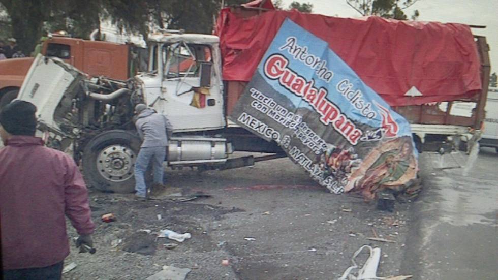 Tragedia guadalupana, en  choque mueren dos peregrinos en el Estado de México