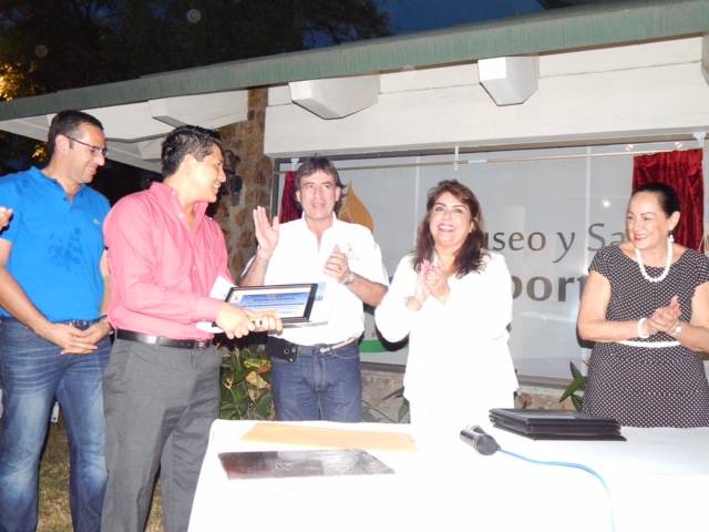 Premian al ganador del logotipo del Salón de la Fama del Deporte Guerrerense 