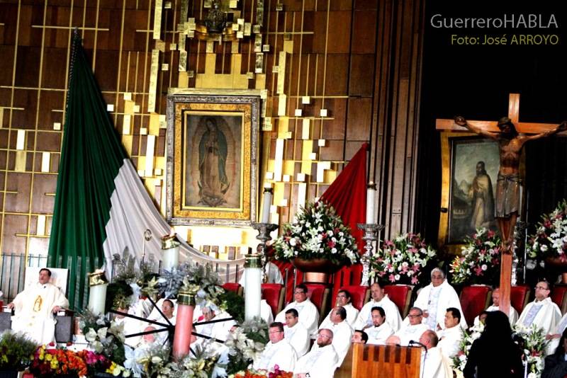 En la Fiesta de la Morenita del Tepeyac, el Cardenal Norberto Rivera Carrera, abrió la Puerta Santa en la Basílica de Guadalupe