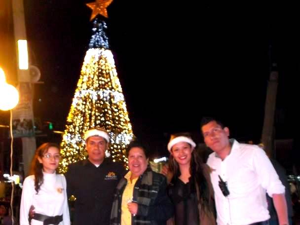Encendido Gigante de árbol navideño en Ciudad Azteca Oriente