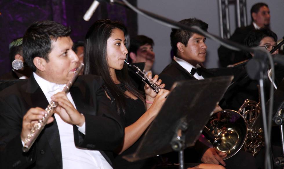 Presentan en Ecatepec concierto sinfónico de  Armando Manzanero como parte de festejos desembrinos