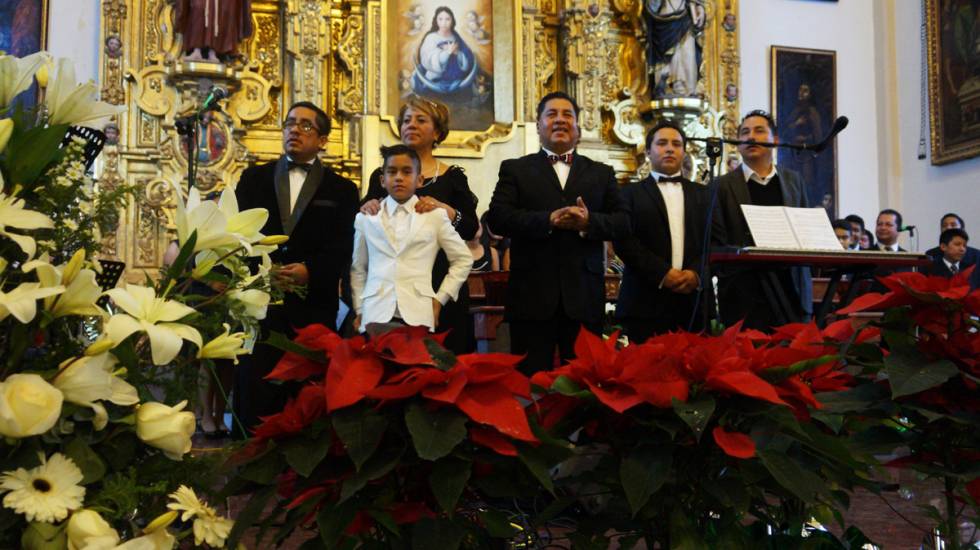 La catedral de Texcoco brilla por su espectáculo de navidad