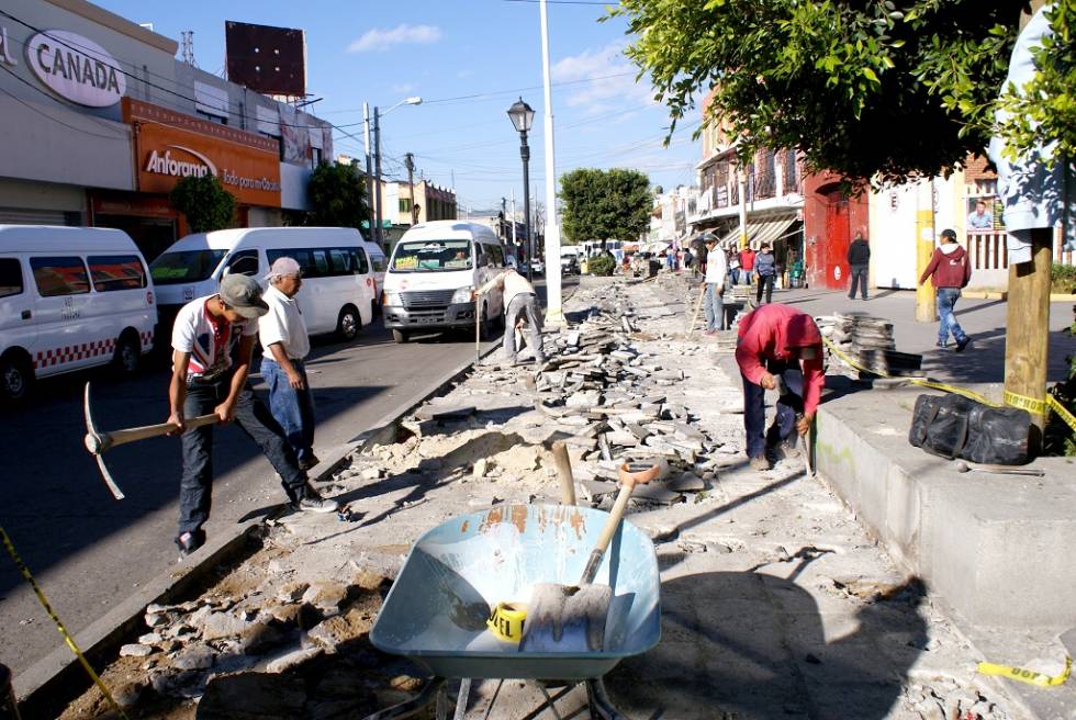 Existe consenso con vecinos para mejorar movilidad en la calle Nicolás Bravo
