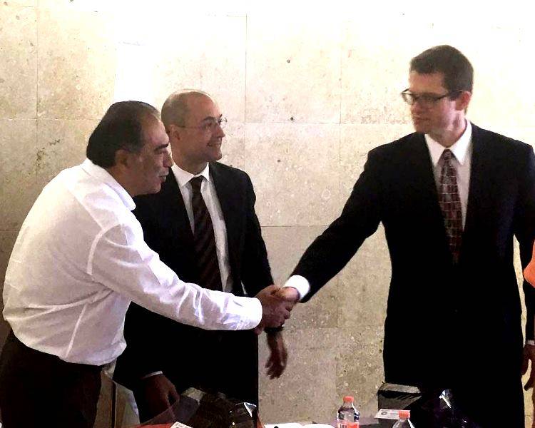El gobernador Héctor Astudillo Flores, recibió en reunión de seguimiento, al Cónsul General Hugo Rodríguez y al Consejero Político Colin Crosbt de la Embajada de los Estados 