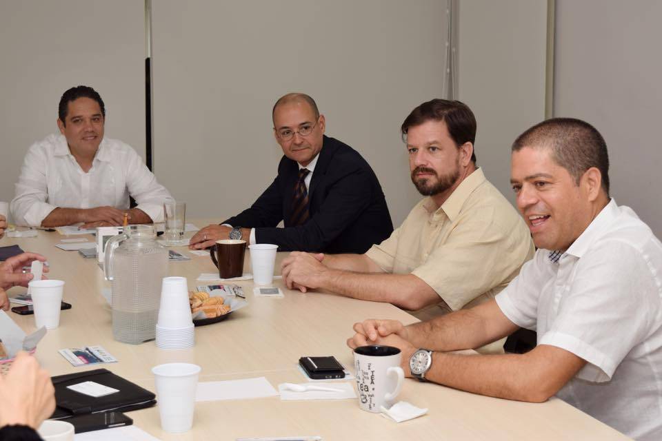 Representantes de la embajada americana visitan el puerto de Acapulco