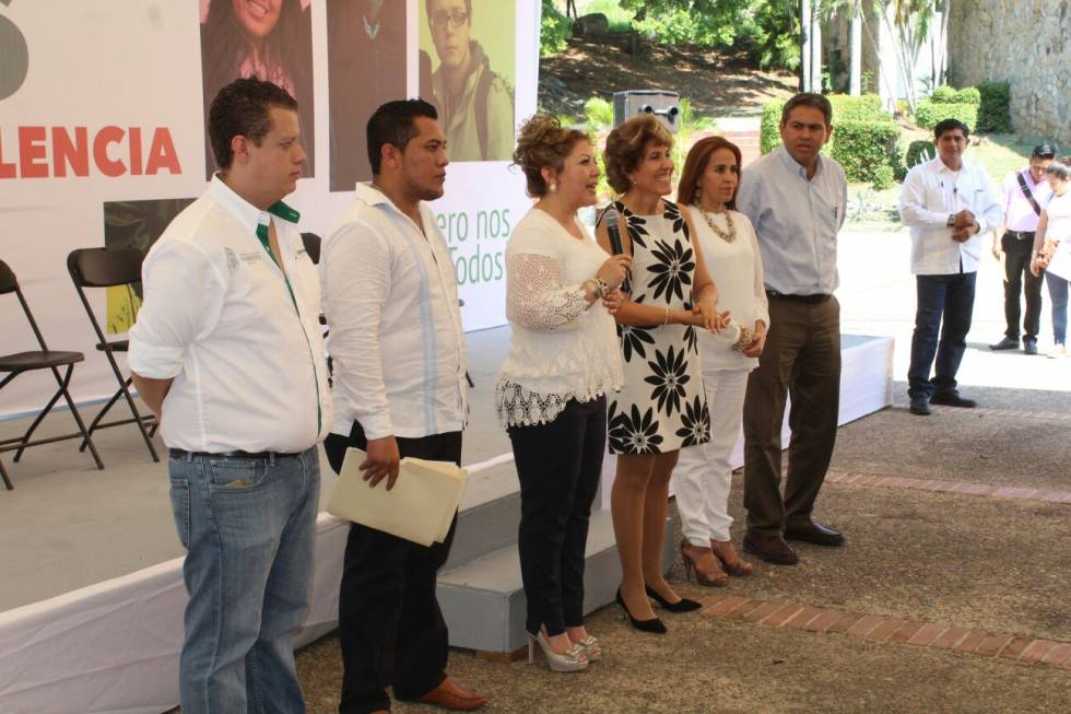 El gobernador Héctor Astudillo gestionó recursos extraordinarios para apoyar a los estudiantes de alto nivel académico