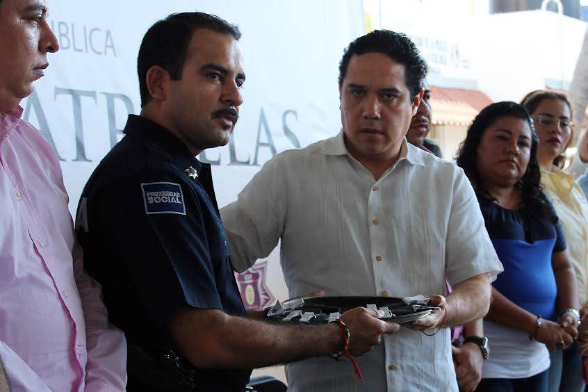 Entregan 11 patrullas a la policía de Acapulco para reforzar la seguridad