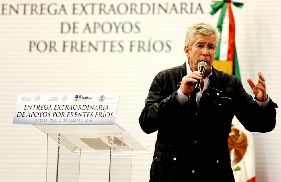 Encabeza Ruiz Esparza entrega de insumos por temporada invernal en el Estado de Puebla