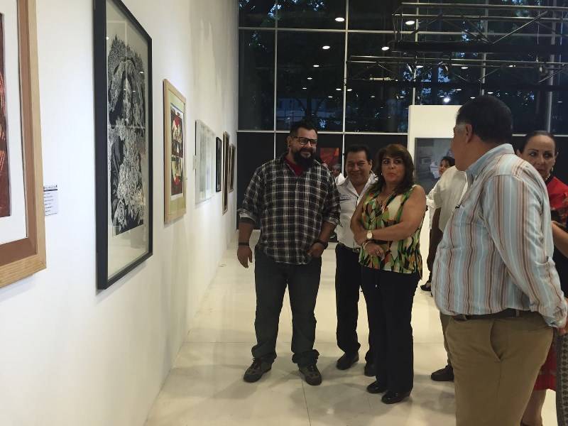 
Premian e inauguran la exposición de trabajos de pintura y grabado de la 9ª Bienal del Pacífico 2015