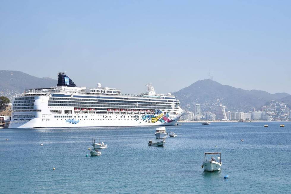 Llega otro crucero al puerto de Acapulco con 3 mil 445 pasajeros y tripulantes