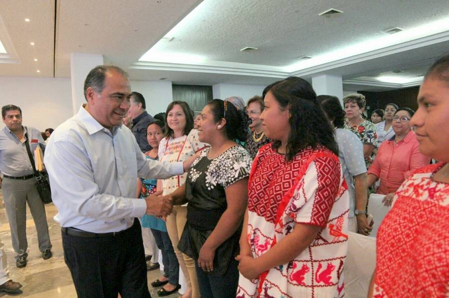 Destaca Héctor Astudillo la importancia de la mujer en el desarrollo de Guerrero